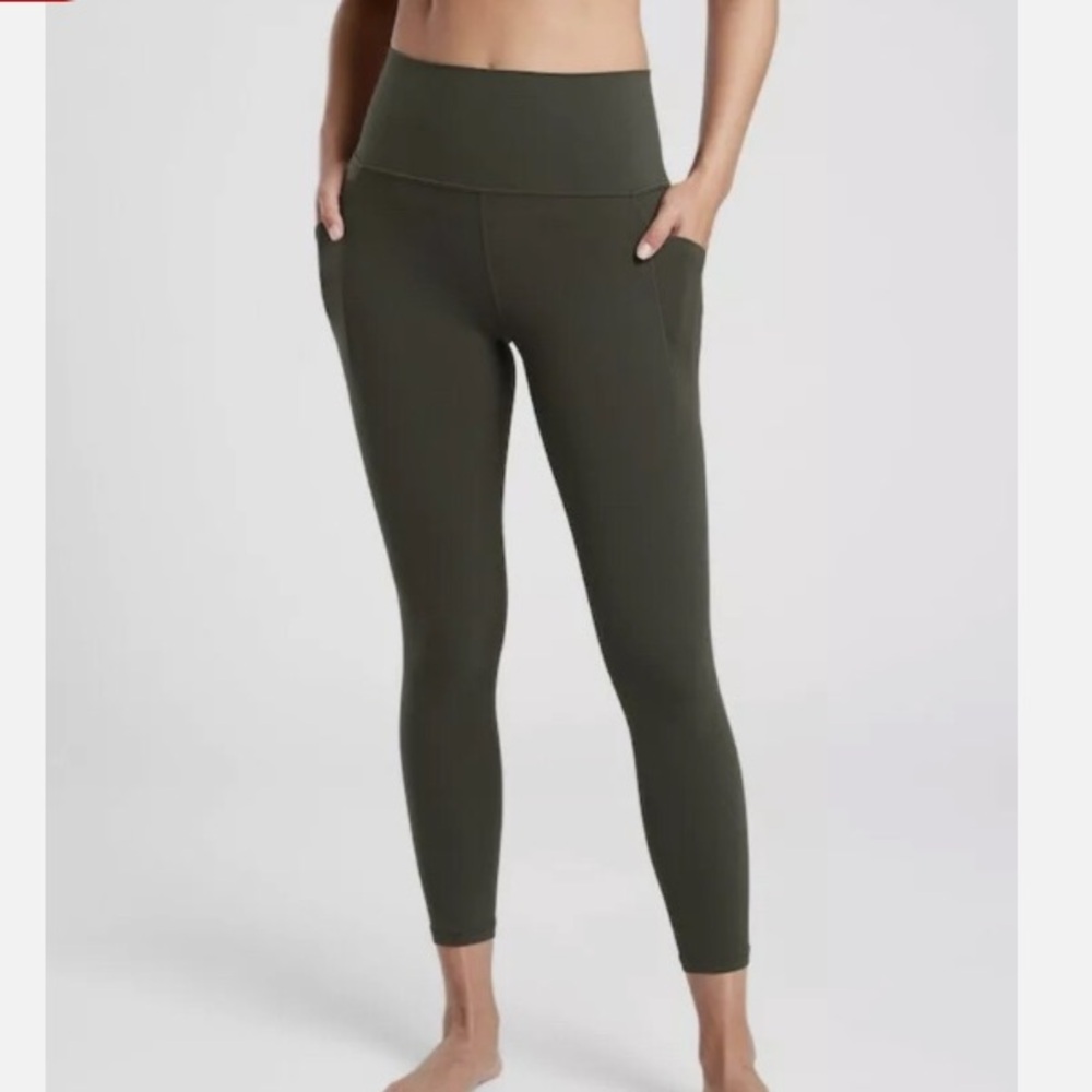Athleta Salutation Stash Tight Size S